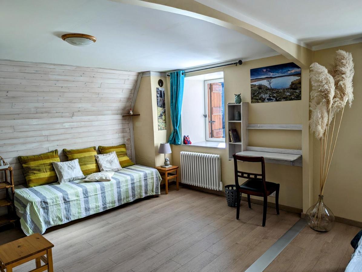 Chambres D'Hotes Le Lepadou-Bas Saint-Chely-d'Aubrac Exterior photo