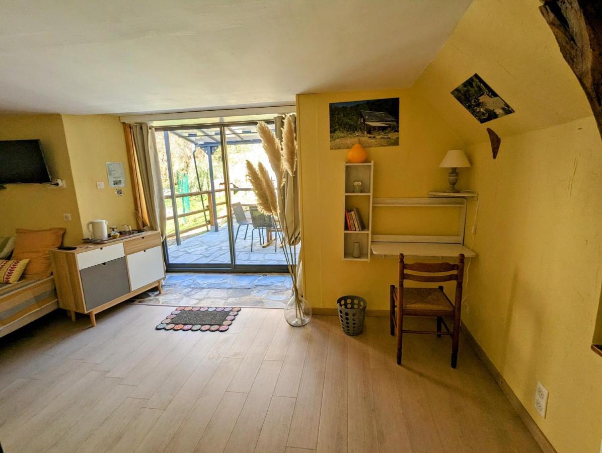 Chambres D'Hotes Le Lepadou-Bas Saint-Chely-d'Aubrac Exterior photo